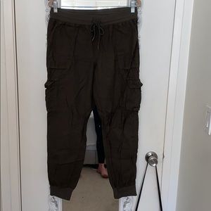 Green cargo joggers